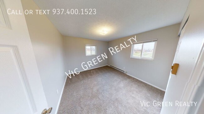 Building Photo - Updated 2 Bedroom, 1 Bath Ranch Apartment
