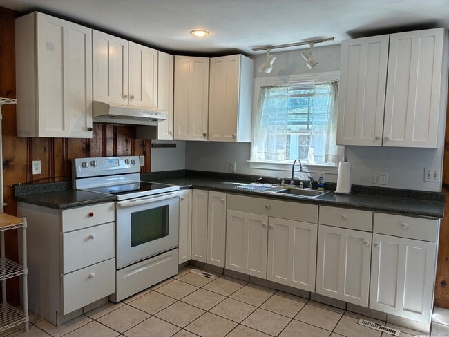 Building Photo - 64 Kelsey Pl