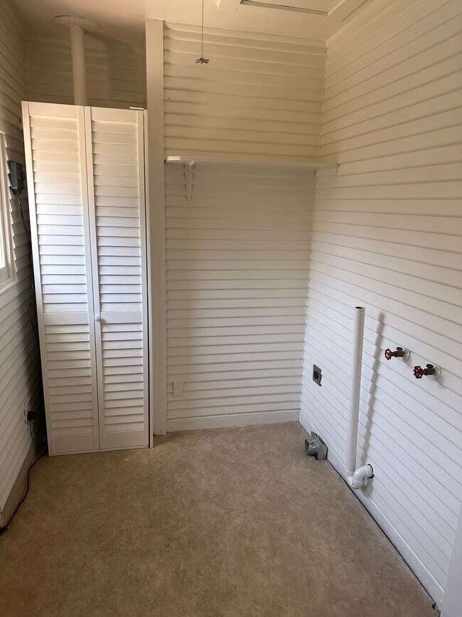 Building Photo - Cute Bungalow!