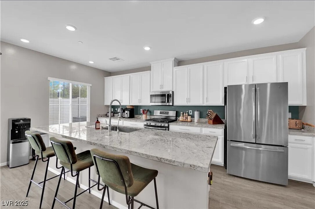 Primary Photo - 2205 Ozzy Ave