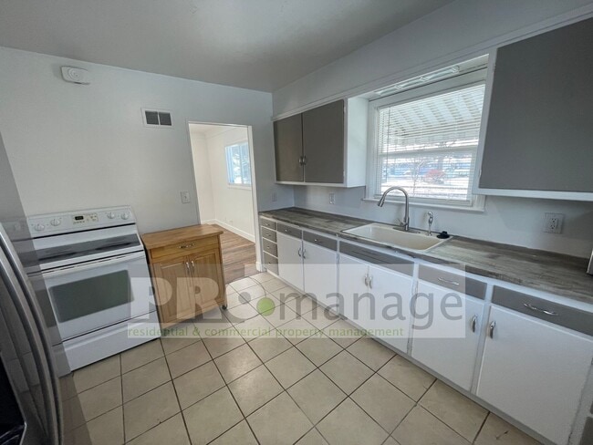 Building Photo - House