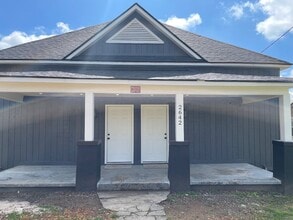 Building Photo - 2642 Summit Ave