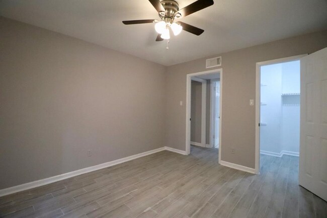 Building Photo - 5929 Queensloch Dr