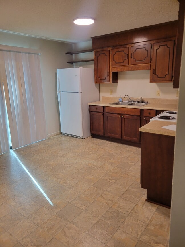 Building Photo - 208 Glamorgan Dr