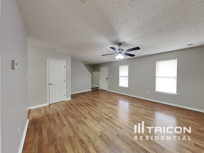 Building Photo - 2404 Ivy Run Dr
