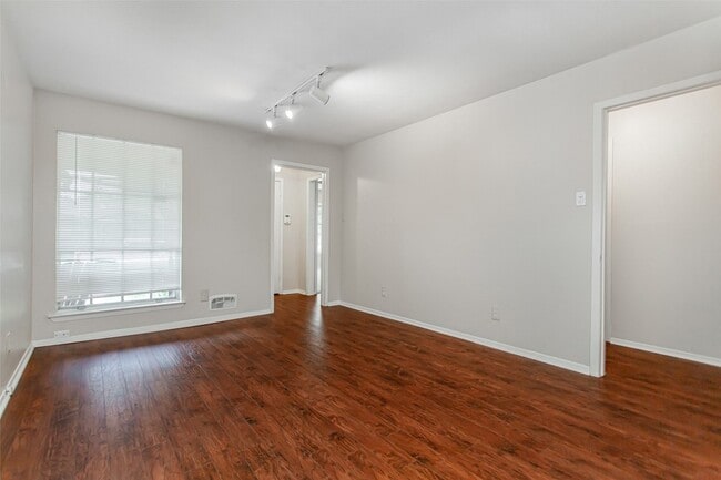 Building Photo - 7549 Brentcove Cir