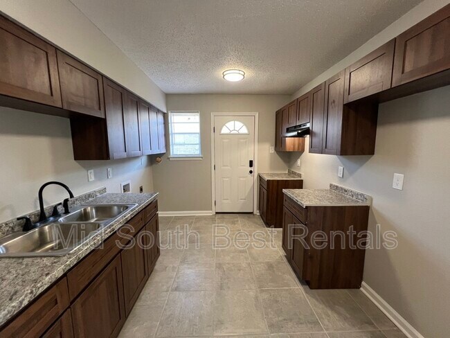 Building Photo - 2418 Charjean Cove