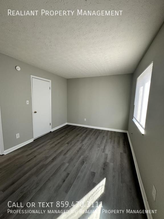 Building Photo - 208 Lakeshore Drive, # 4