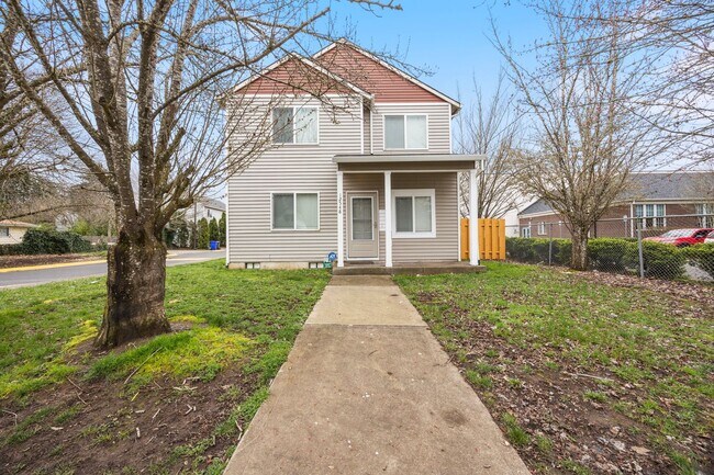 Foto del edificio - 5Bed/2.5 Bath home available in SE Portland