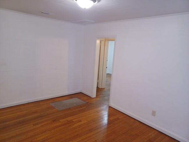 Building Photo - 43 Sandalwood St