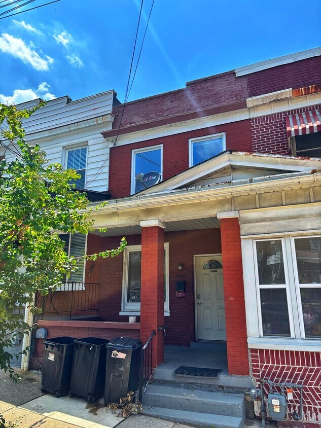 Foto principal - For Rent: 3 Bedroom, 1 Bath House – Availa...