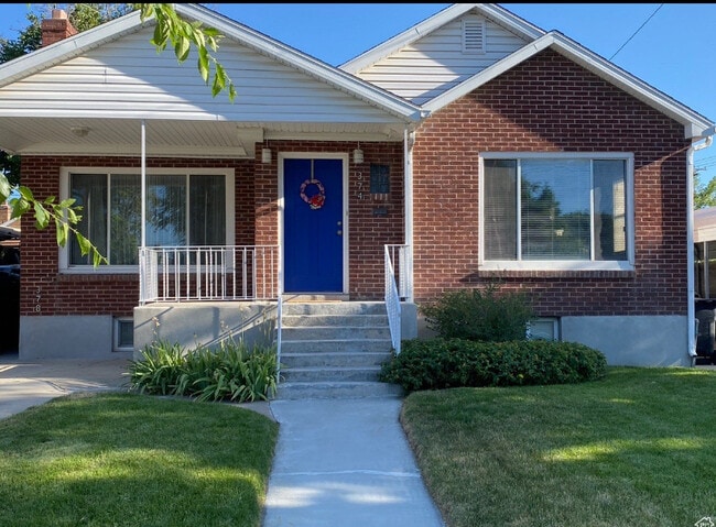 Apartamento en sótano recién reformado, a 5 minutos de la autopista. A 15 minutos de la UVU. - 378 E Center St