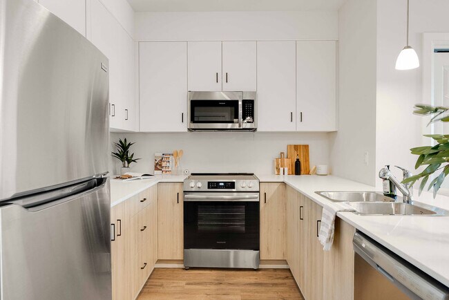 Photo du bâtiment - Executive Townhomes 2 Bed + Den