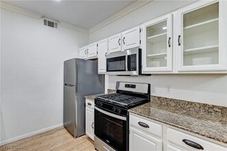 Building Photo - 5855 Valley Dr