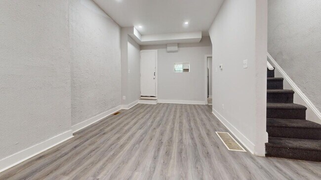 Foto del edificio - Renovated 2BR Row Home
