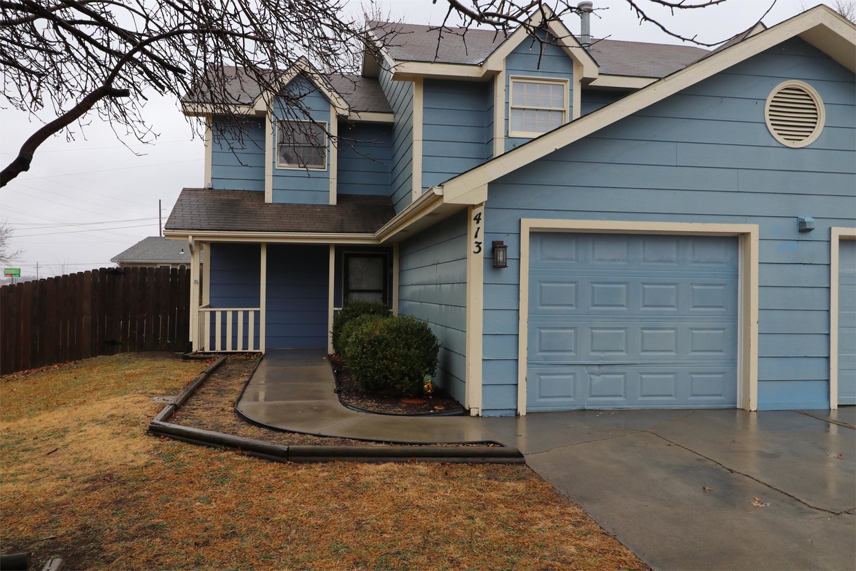 Primary Photo - 413 S Kiowa Ct