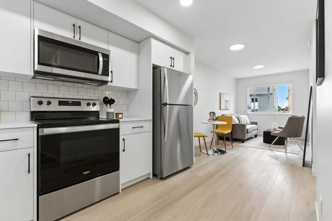 Building Photo - 7462 Klapstein Cres SW