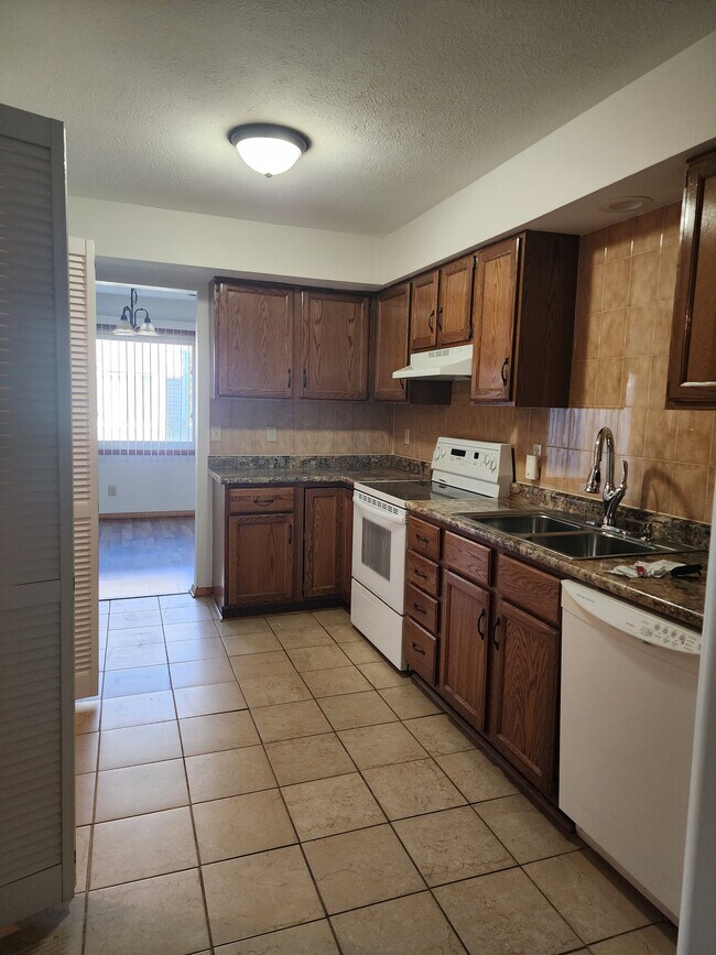 Building Photo - 7488-12 Colosseum Dr