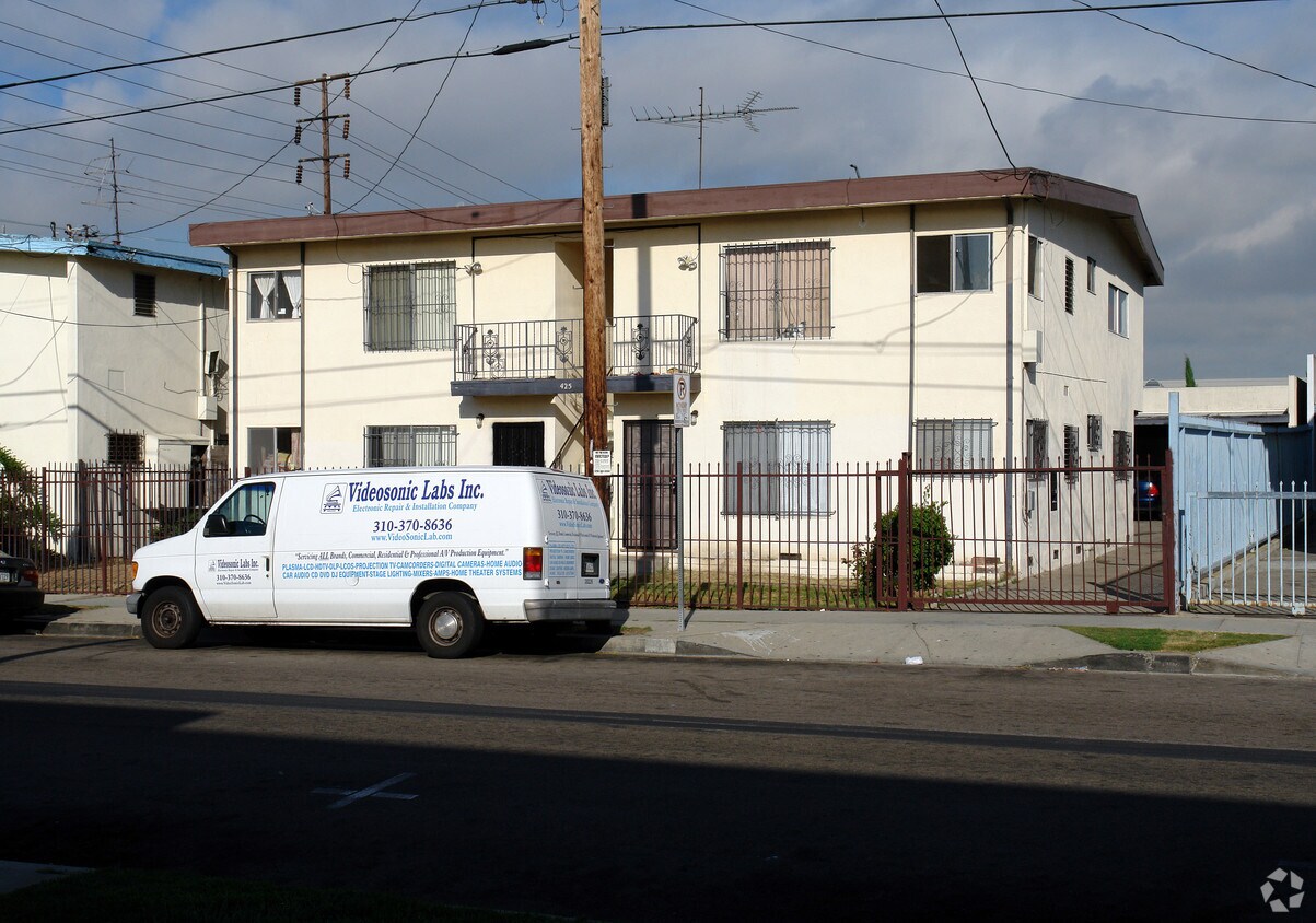 Primary Photo - 425 Venice Way