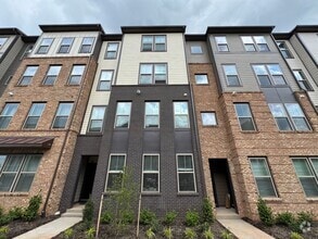 Building Photo - 20972 Bluebird Sq