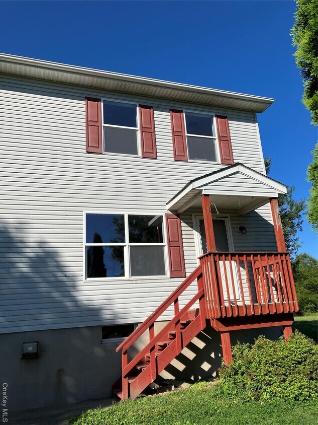Primary Photo - 133 Ridgebury Rd