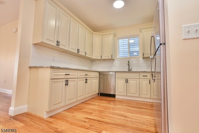 Building Photo - 46 N 16th St