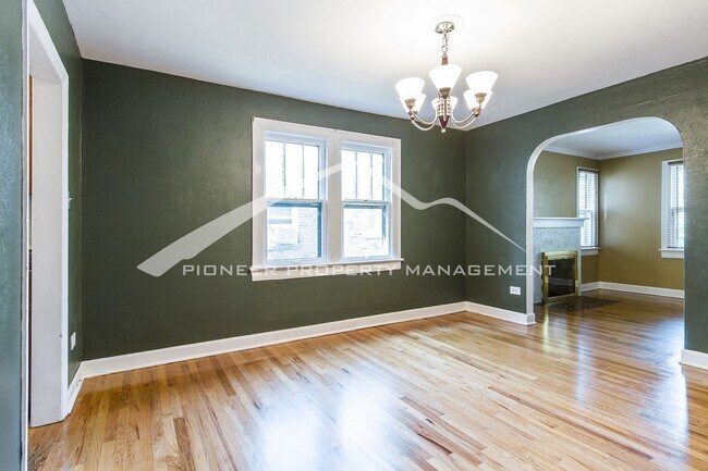 Foto del edificio - Classic Brick Bungalow with Central AC and...