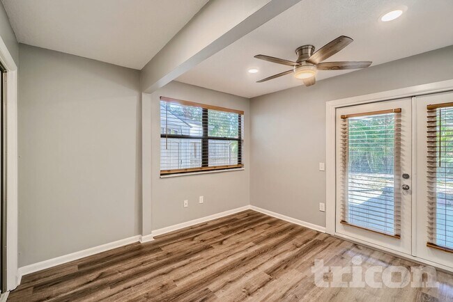 Foto del edificio - 348 Barbara Cir