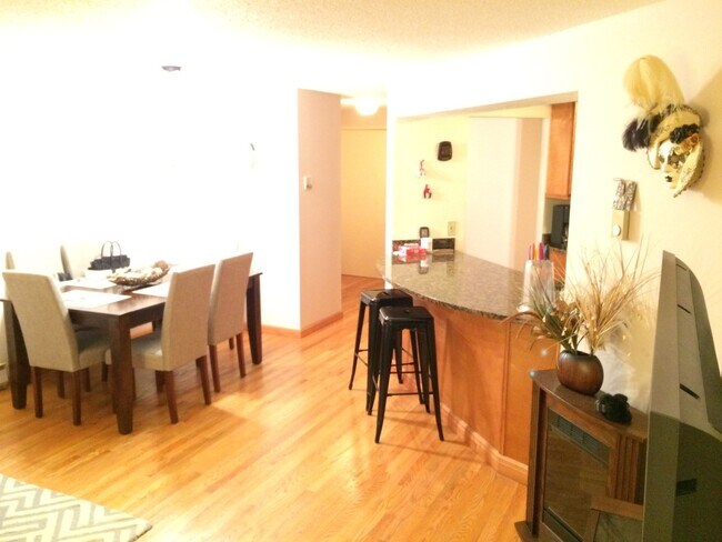 Building Photo - Prime WHC/BBS Condo Location / High End Up...