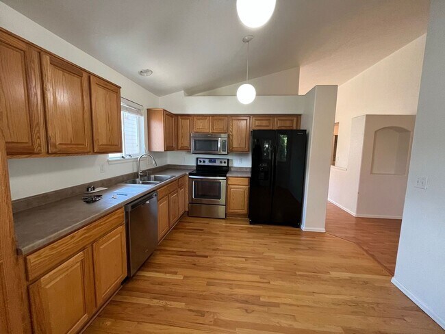 Building Photo - Wonderful Home in Evans