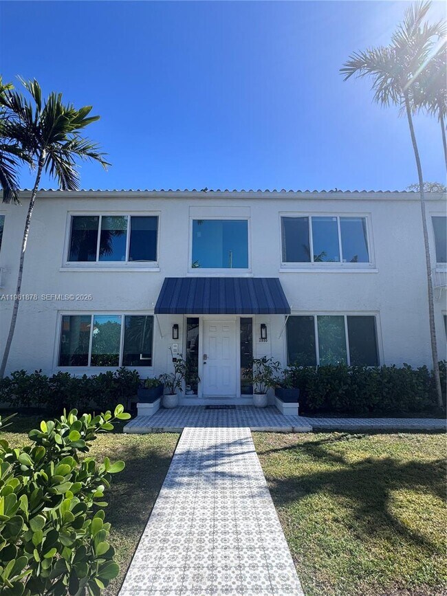 Building Photo - 2855 Royal Palm Ave