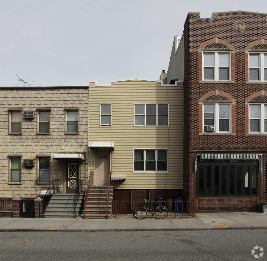 Building Photo - 504 Lorimer St