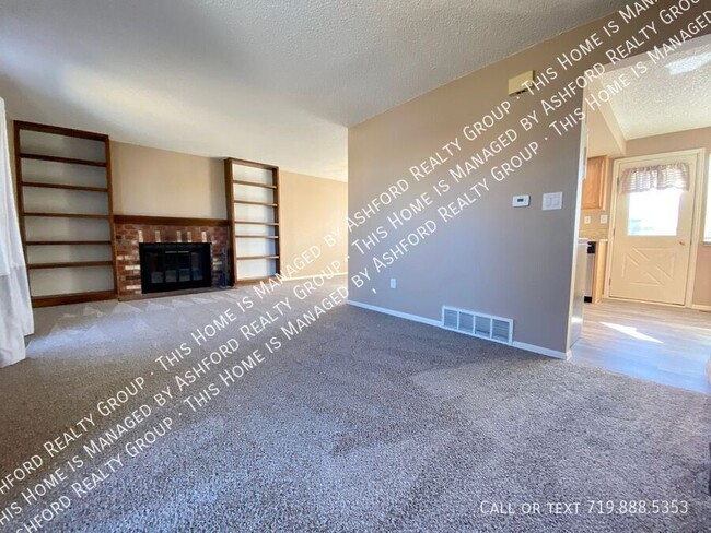 Building Photo - 8001 Horizon Dr
