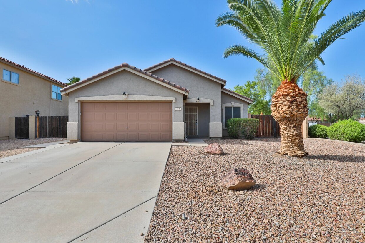 Primary Photo - 4 Bed / 2 Bath with Private Pool- Oversize...