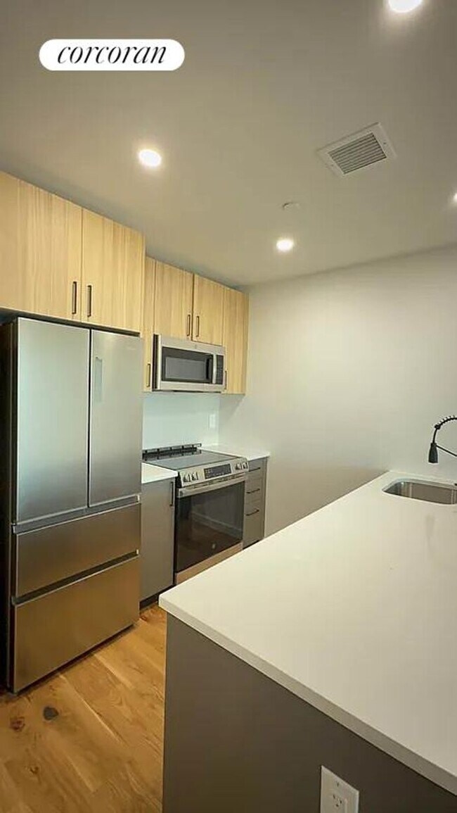 Foto del edificio - 143-26 84th Rd