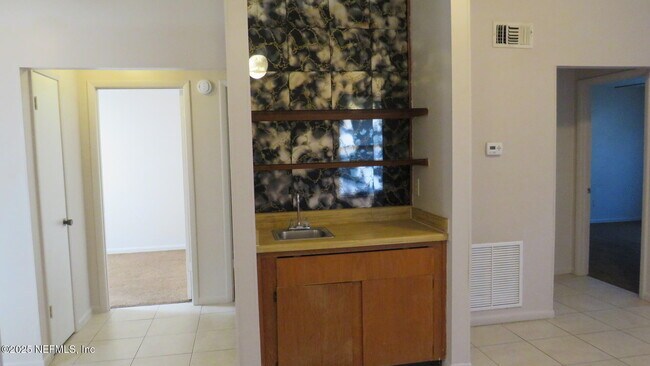 Foto del edificio - 1454 Gifford Ave