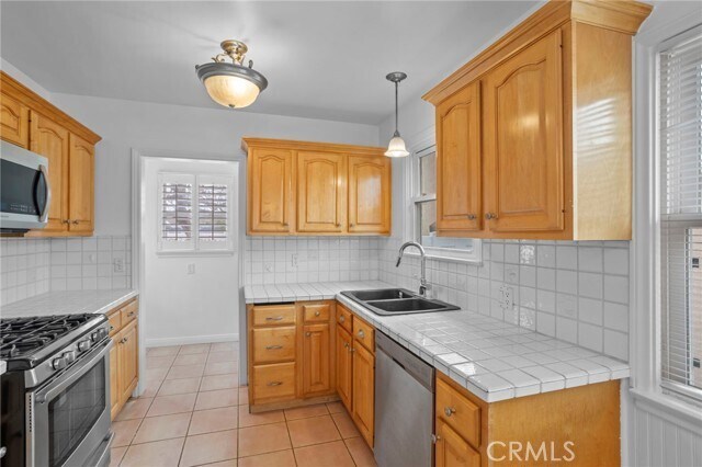 Foto del edificio - 286 E 19th St
