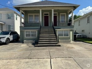 Building Photo - 913 Navarre Ave