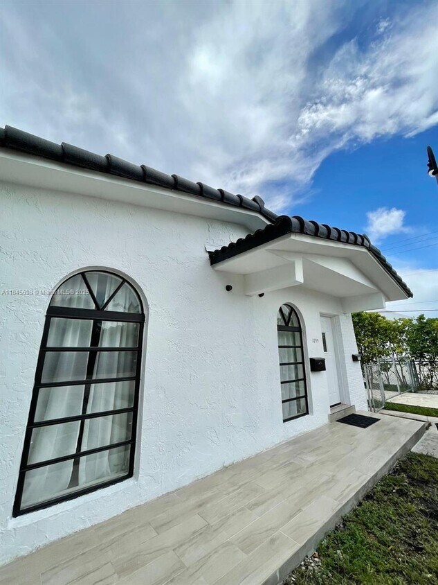 Foto principal - 1099 E 1st Ave