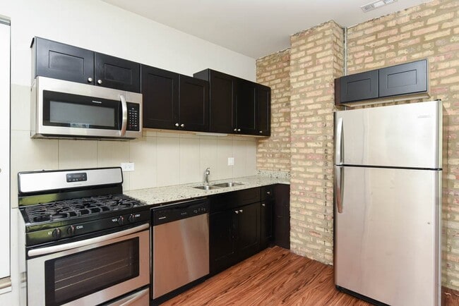 Building Photo - 3550 W Lawrence Ave