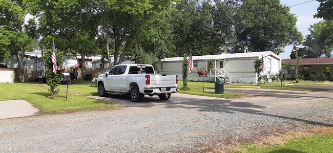 Foto del edificio - 229 Horne Ln