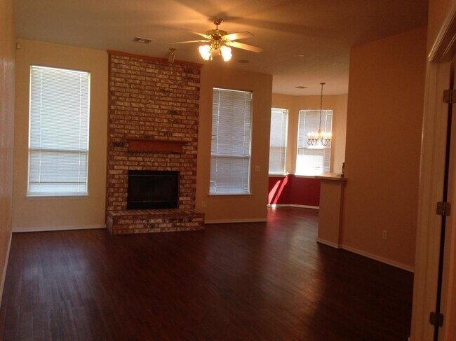 Building Photo - 3116 Buckingham Pl