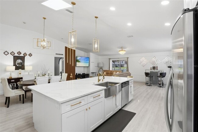 Building Photo - 10608 Laxton St