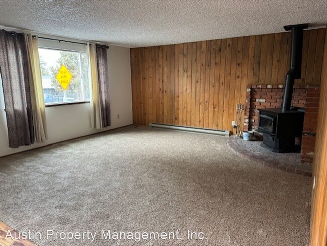 Building Photo - 3 br, 1 bath House - 724 SE Douglas Street