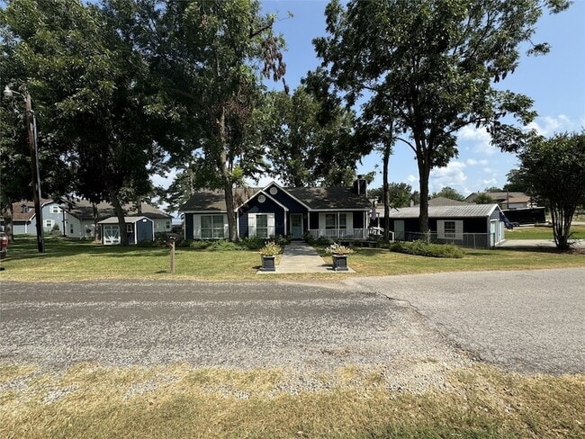 Building Photo - 350 Indian Shore