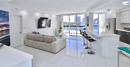 Building Photo - 3600 Mystic Pointe Dr
