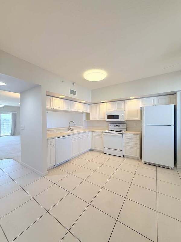 Foto del edificio - 1200 Country Club Dr