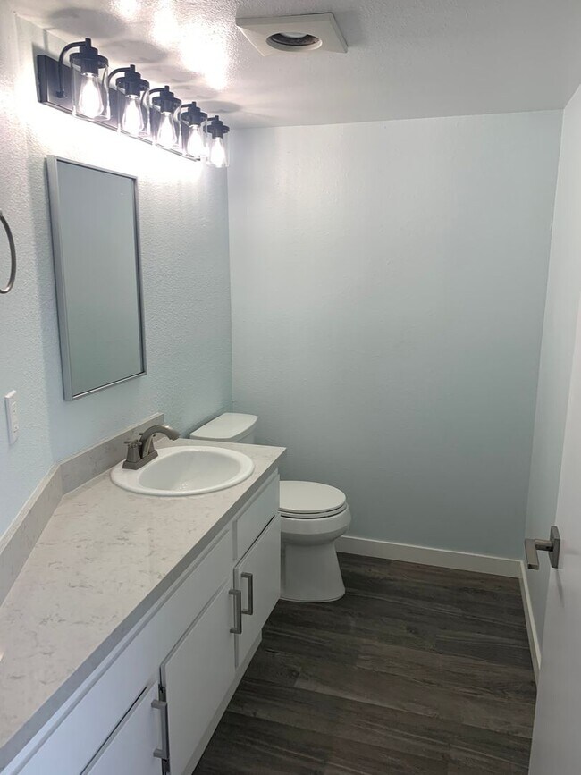 Foto del edificio - Beautiful 2 Bed 2.5 Bath Condo Home in Poi...