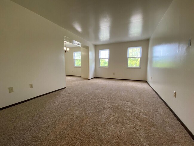 Foto del edificio - Wonderful 2BR at The Bellwood Manor!  Central A/C & MORE! - Call Today for a Tour!