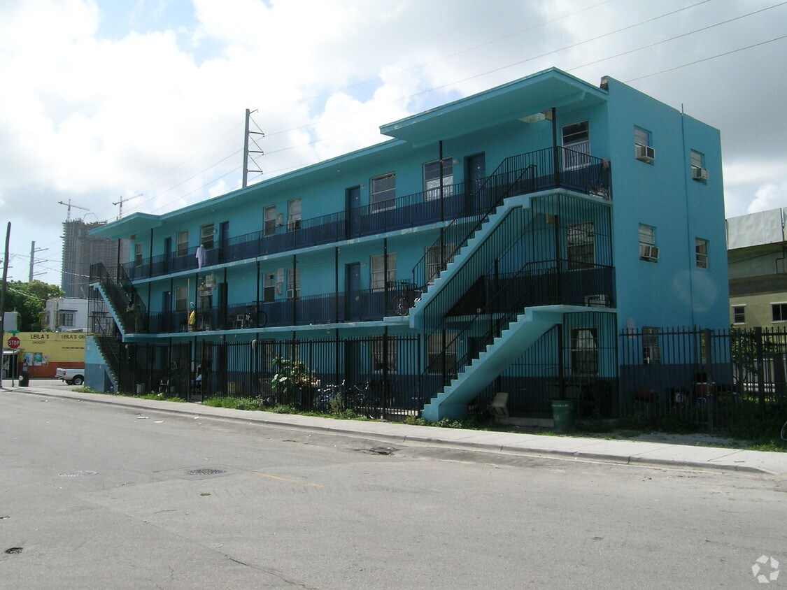Building Photo - 220 NW 11th Ter
